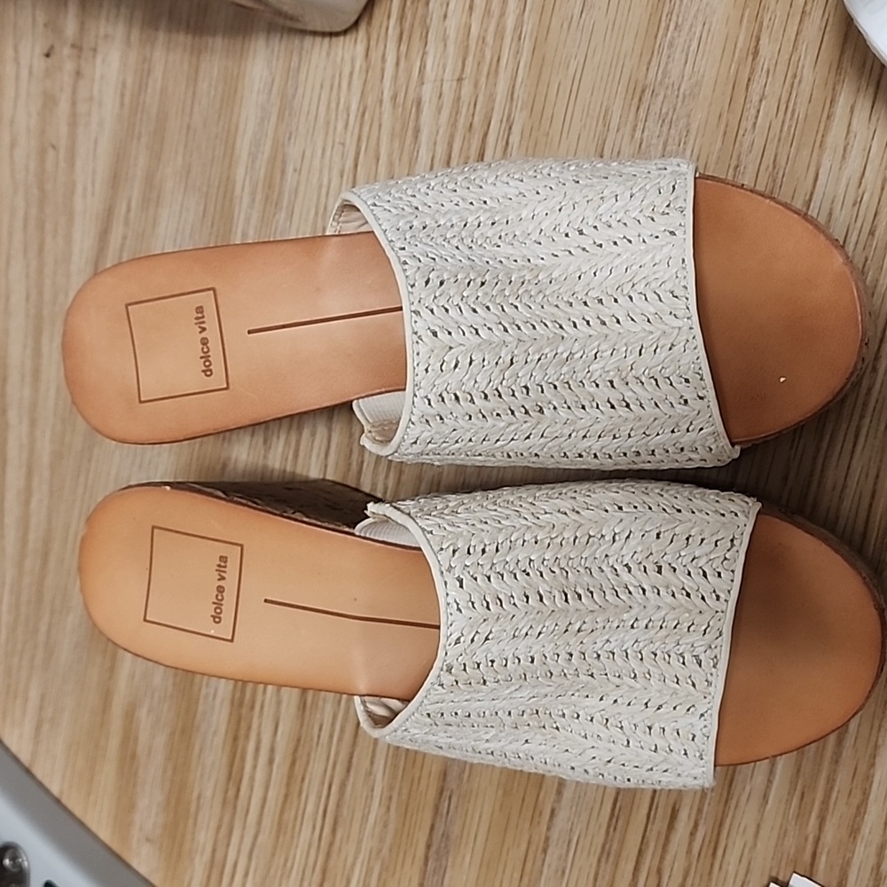 Dolce Vita platform slide